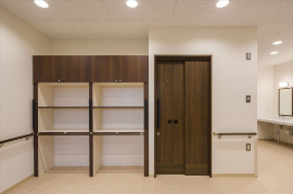 脱衣室　車椅子用棚