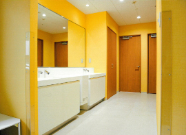 職員用トイレ手洗い