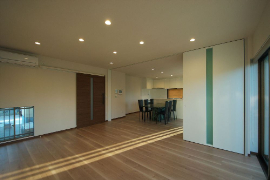 リビング（自然光）